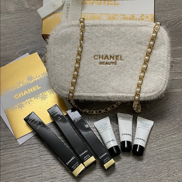 Chanel Makeup Set with Pouch - Picture 1 of 9